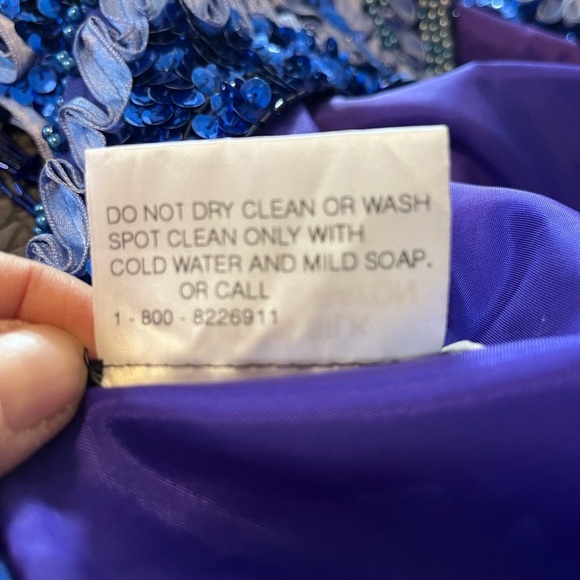 Stunning Beaded and Sequined Gown 100% Silk Size 14 - Picture 10 of 14